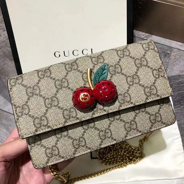 【20SS新作】グッチ コピーグッチ いちご コピー チェリー GGスプリーム キャンバス ミニバッグ 481291 K9GXT 8694